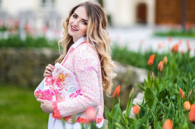 🌸 První máj – lásky čas… a čas drobných radostí. Láska má tolik podob. Někdy voní po šeříku. Jindy po kávě z termosky na...